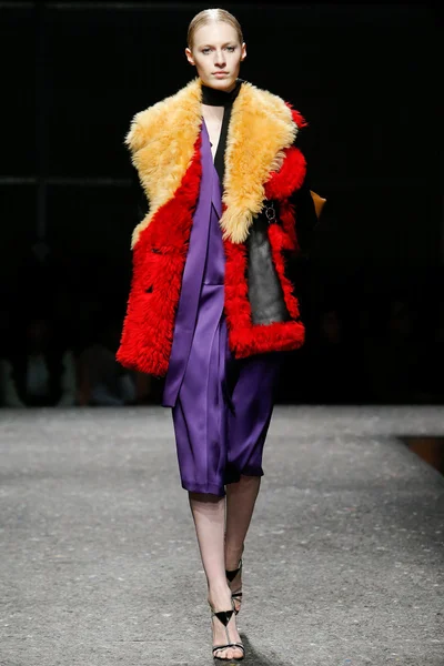 Look 10
